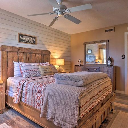Unique Smokies Ski Shack With Mountain-Top View Gatlinburg Bagian luar foto