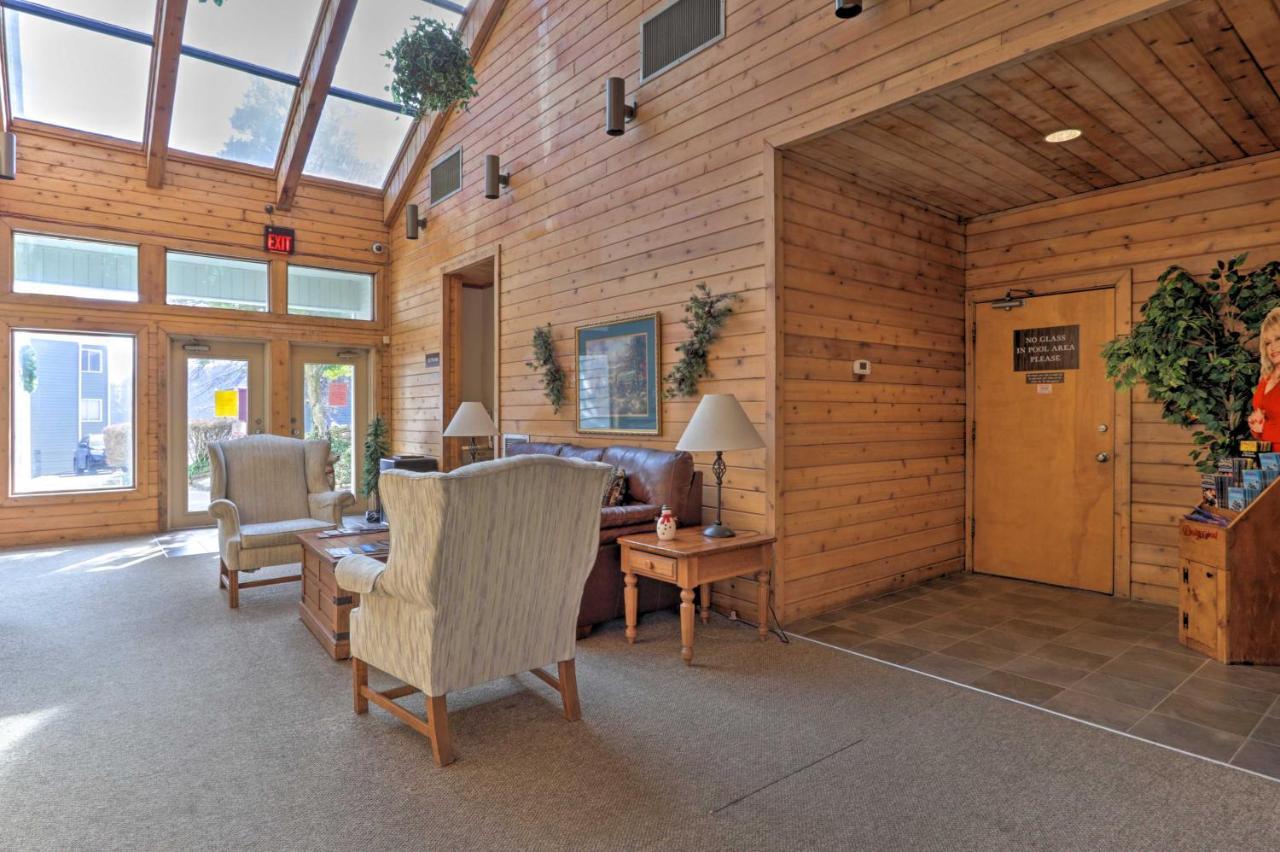 Unique Smokies Ski Shack With Mountain-Top View Gatlinburg Bagian luar foto