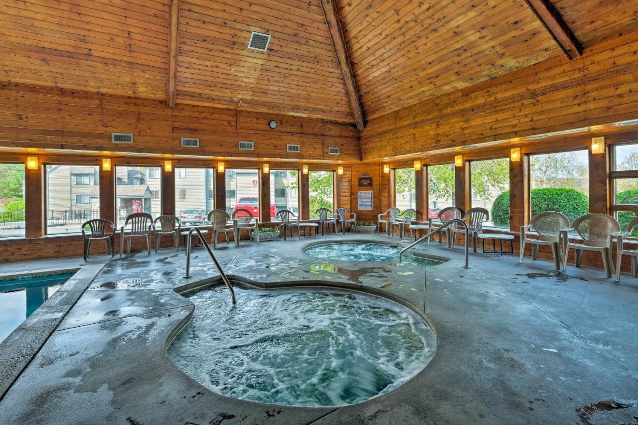 Unique Smokies Ski Shack With Mountain-Top View Gatlinburg Bagian luar foto